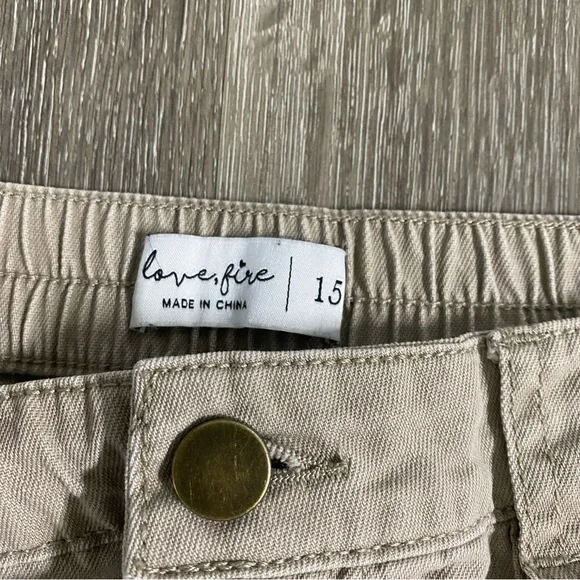 LOVE, FIRE wide leg women’s cargo pants kakis size 15 stretch waist - Picture 3 of 8